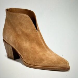 NWOB Vince Havana ankle boots